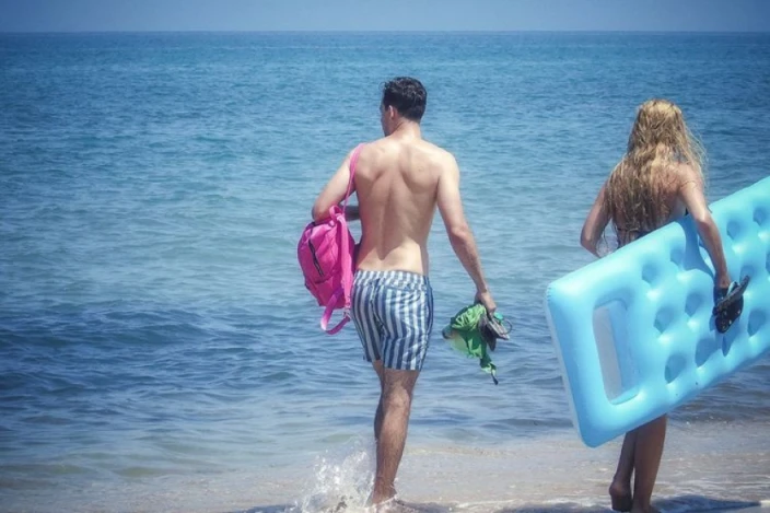 Απαγόρευση κυκλοφορίας: Δεν μετρά ως σωματική άσκηση το κολύμπι