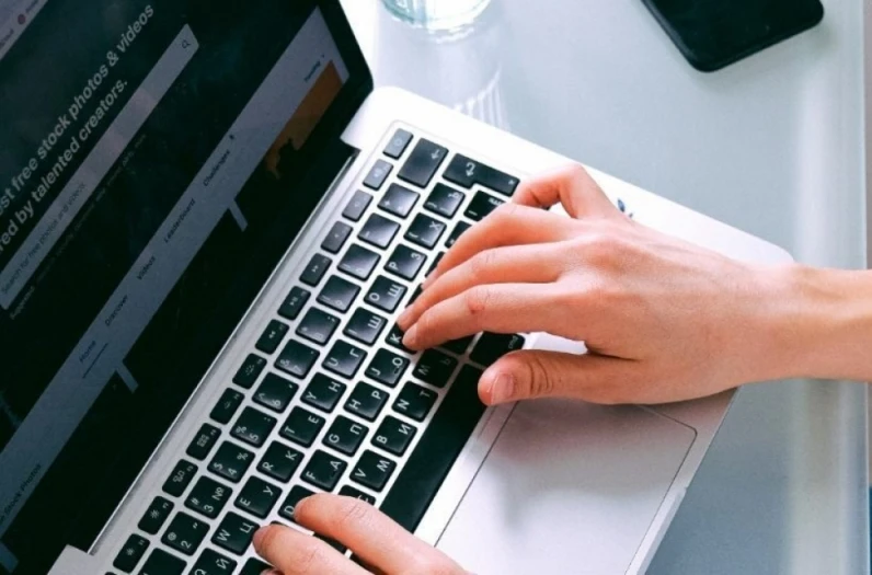 Κορονοϊός: Πώς να δουλεύεις από το σπίτι χωρίς άγχος