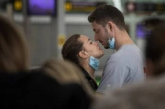 Γιατί οι άνθρωποι δυσκολευόμαστε τόσο να ζούμε χώρια εν μέσω πανδημίας;