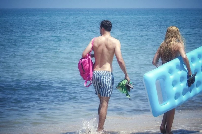 Απαγόρευση κυκλοφορίας: Δεν μετρά ως σωματική άσκηση το κολύμπι