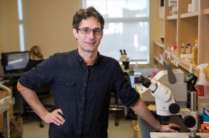 Πιθανό «ελιξήριο της αθανασίας»: Βιολόγοι επέκτειναν τη διάρκεια ζωής σκουληκιών κατά 500%